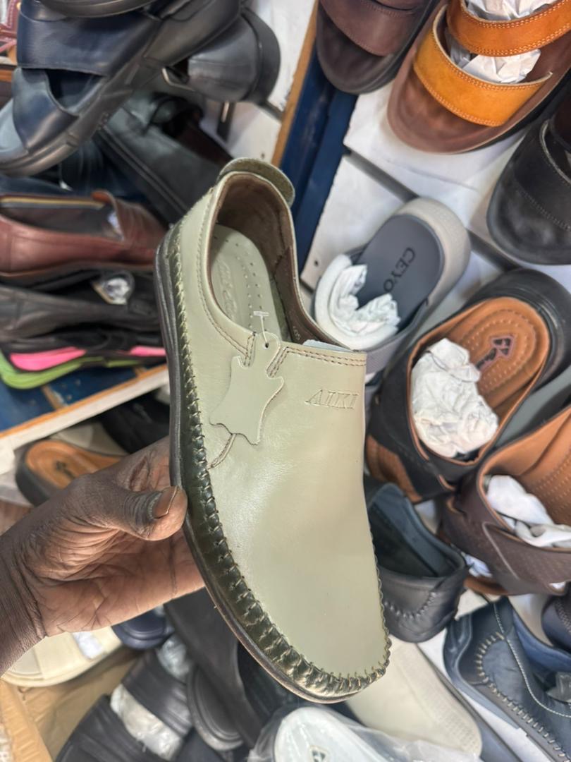 Mocassins AIKI en Cuir Véritable – Élégance "Cousu Main"